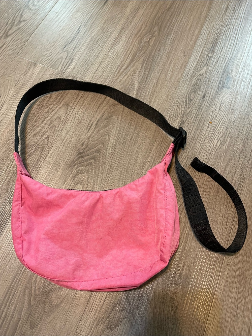BAGGU small crescent bag Azelea pink